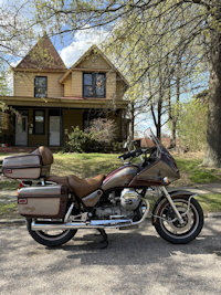 John created this separate bracket for mounting the fuse block on his Moto Guzzi California III.